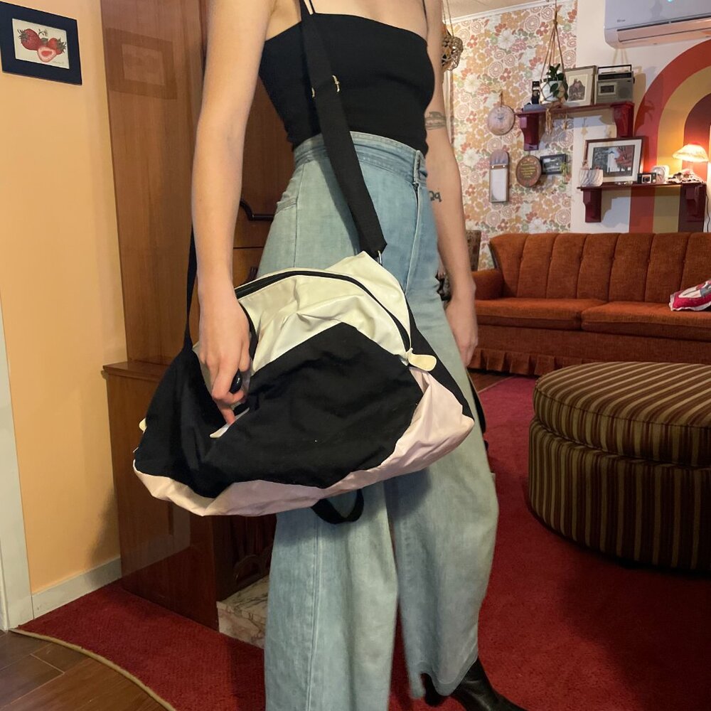 Y2K Victoria secret pink white and black overnight duffle bag!